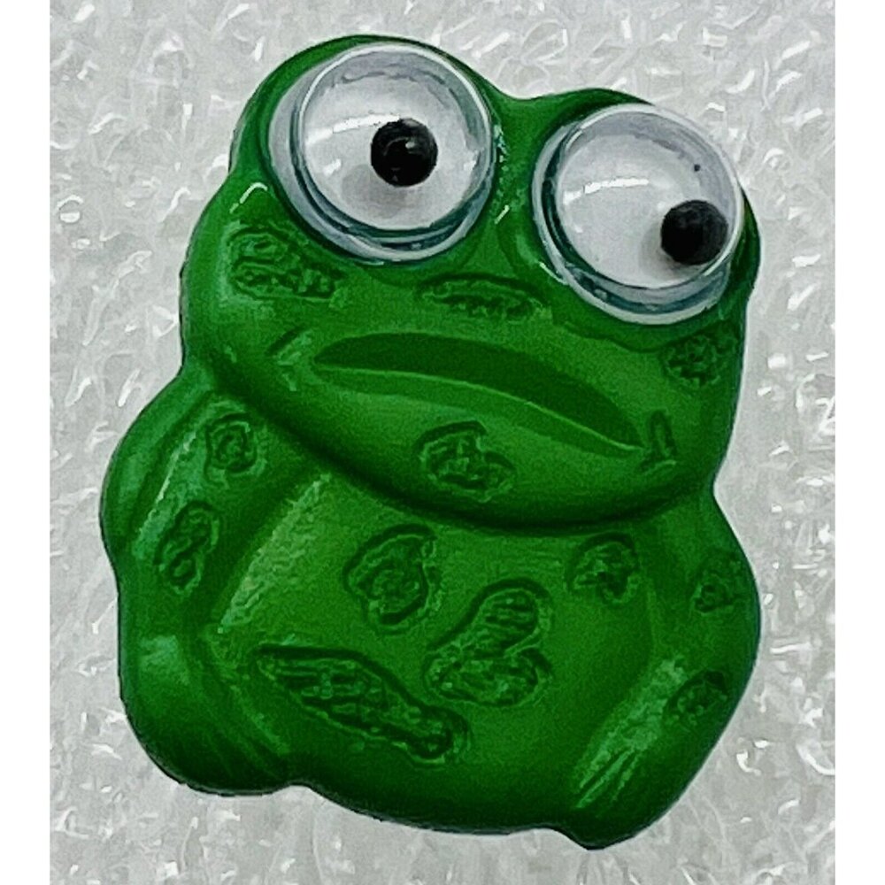Dill Buttons Plastic Green Frog Googly Eyes Lot of 8 3/4 inch 20mm Germany - Picture 2 of 7